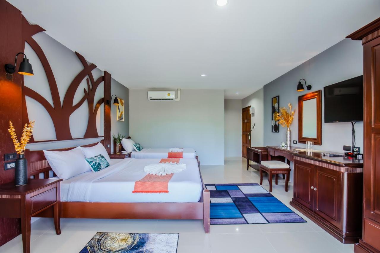 Time Out Hotel Patong Екстер'єр фото