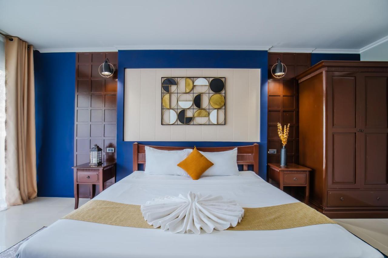 Time Out Hotel Patong Екстер'єр фото