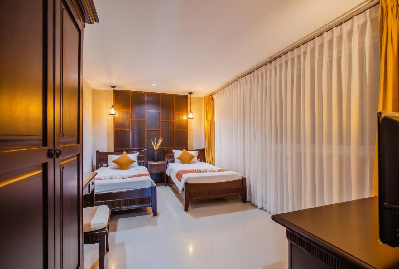 Time Out Hotel Patong Екстер'єр фото