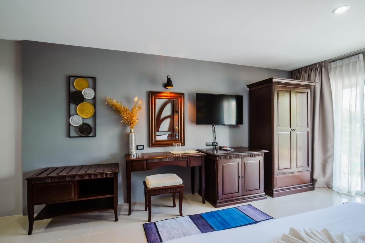 Time Out Hotel Patong Екстер'єр фото