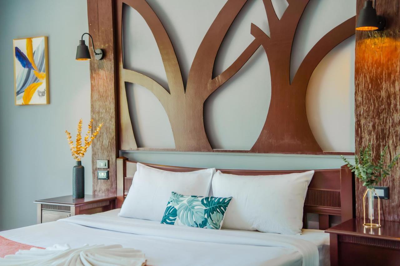 Time Out Hotel Patong Екстер'єр фото