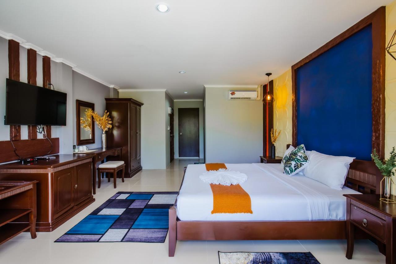 Time Out Hotel Patong Екстер'єр фото