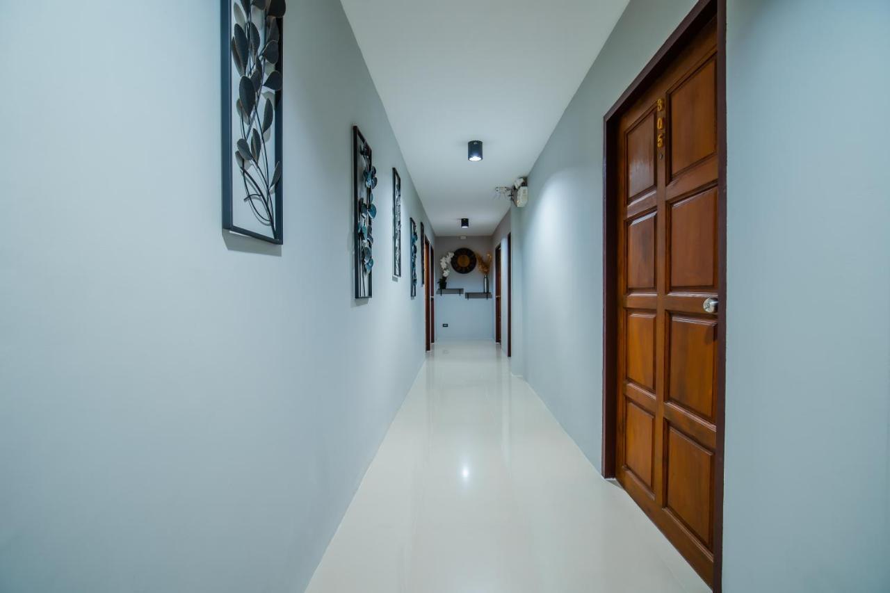 Time Out Hotel Patong Екстер'єр фото