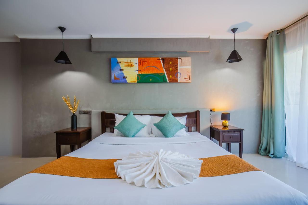 Time Out Hotel Patong Екстер'єр фото