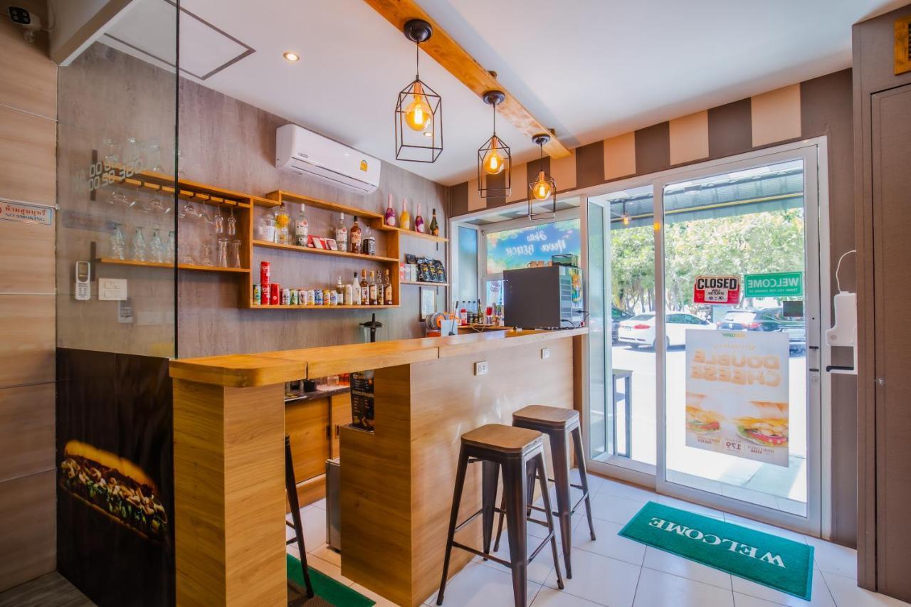 Time Out Hotel Patong Екстер'єр фото