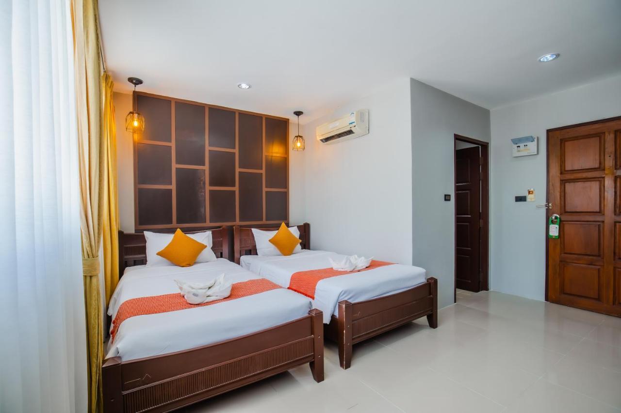 Time Out Hotel Patong Екстер'єр фото