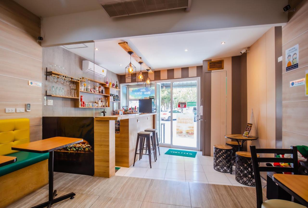 Time Out Hotel Patong Екстер'єр фото