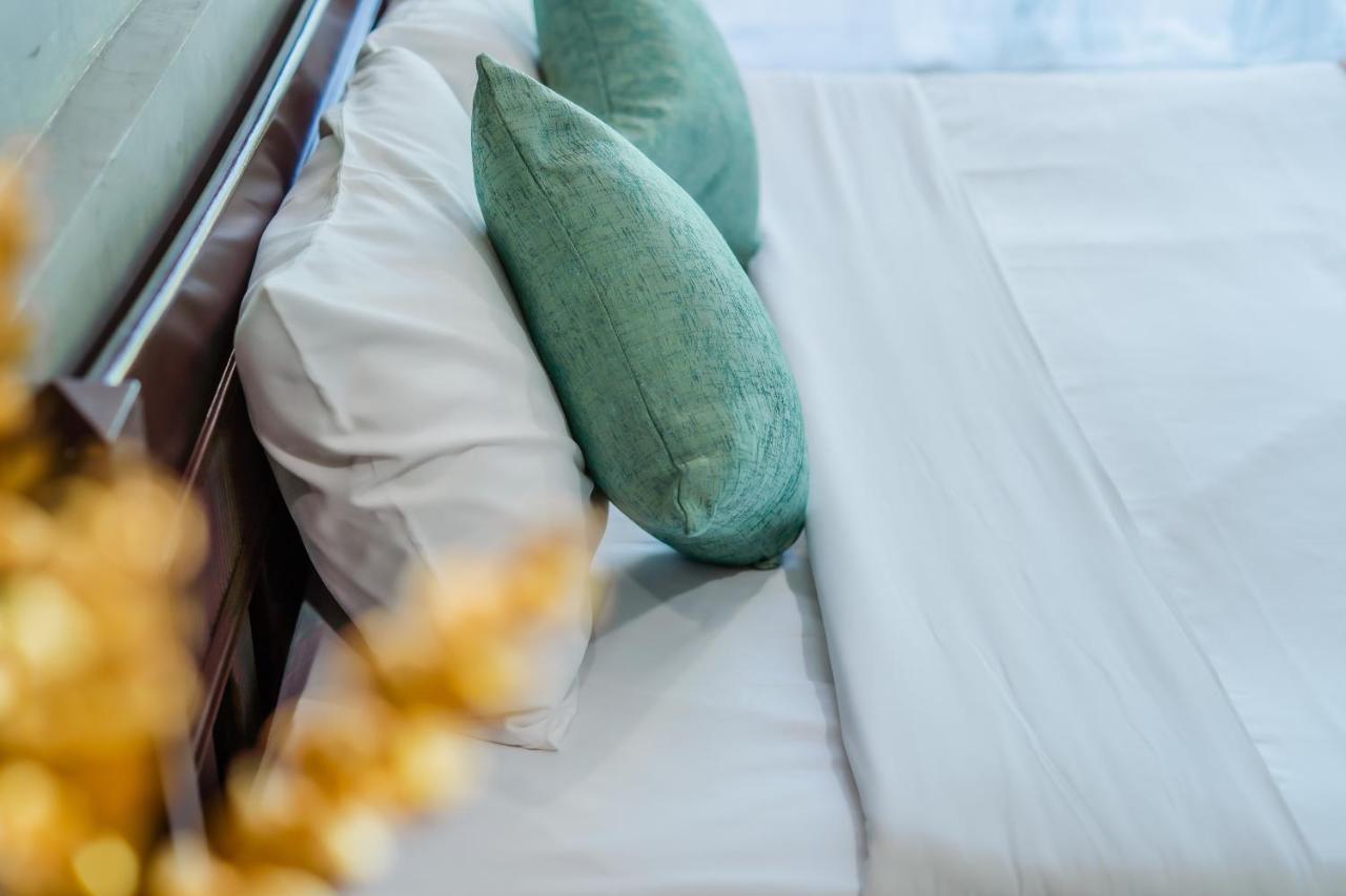 Time Out Hotel Patong Екстер'єр фото