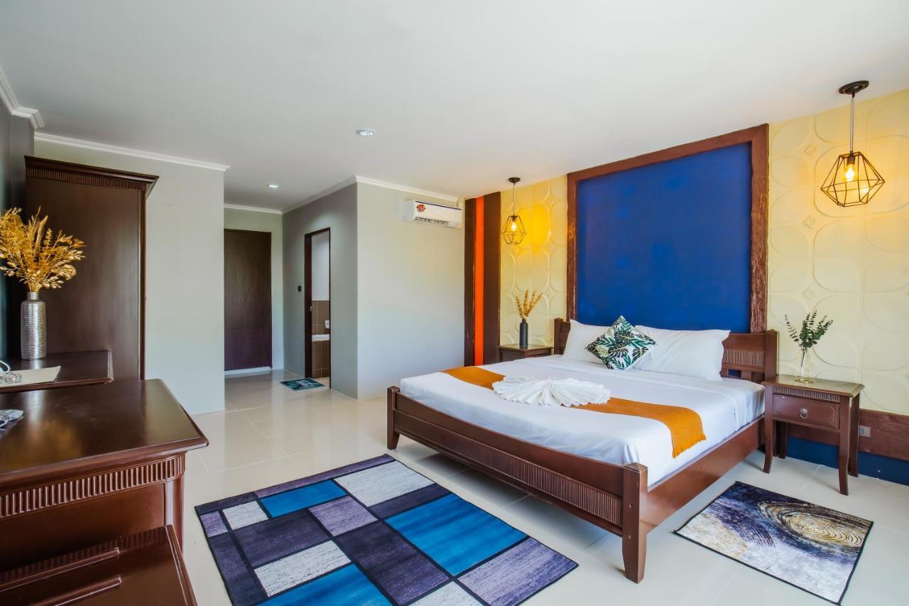 Time Out Hotel Patong Екстер'єр фото