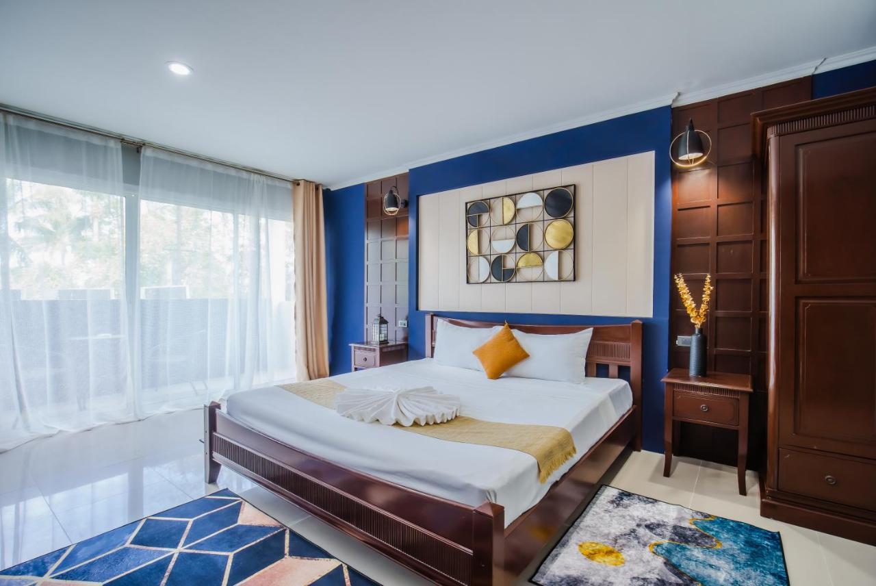 Time Out Hotel Patong Екстер'єр фото