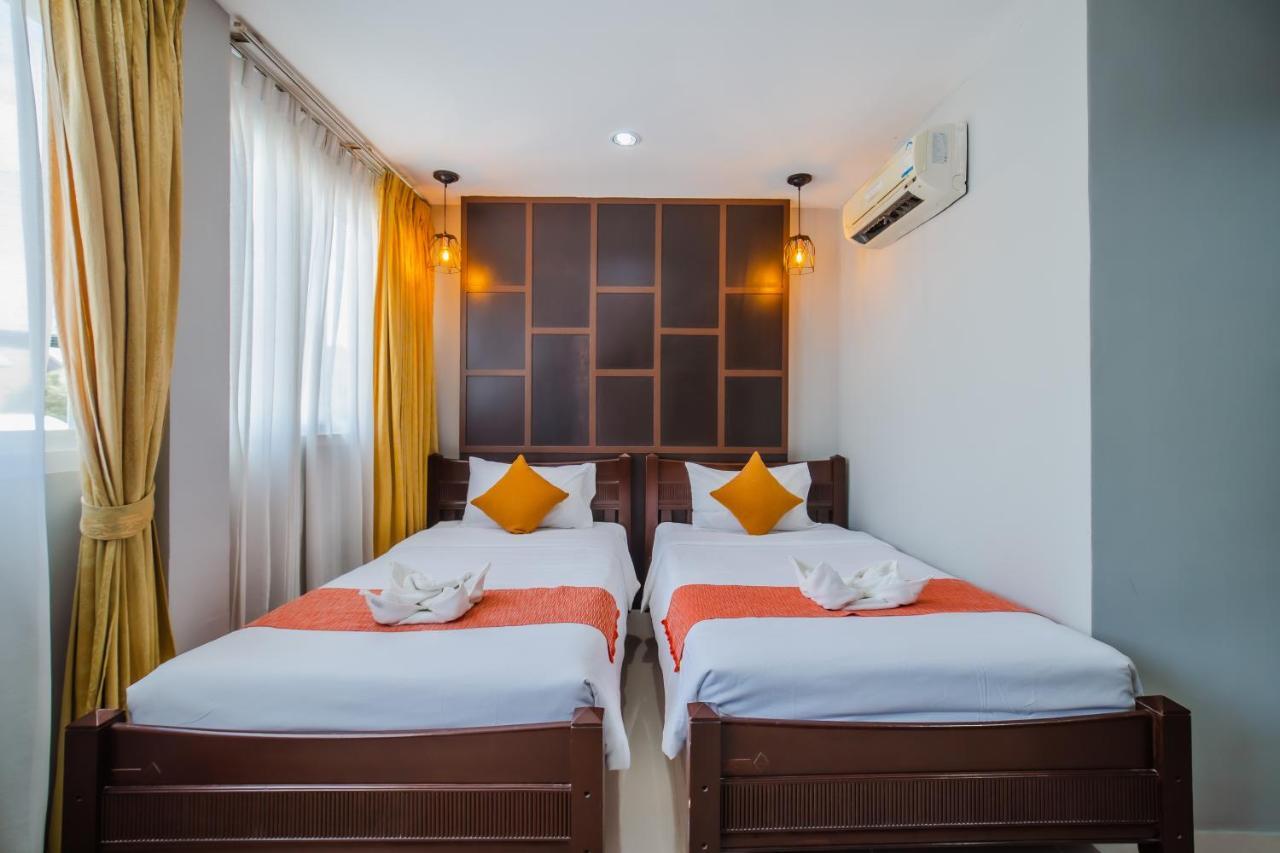 Time Out Hotel Patong Екстер'єр фото