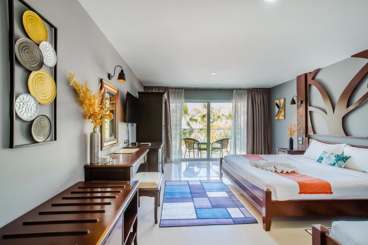 Time Out Hotel Patong Екстер'єр фото