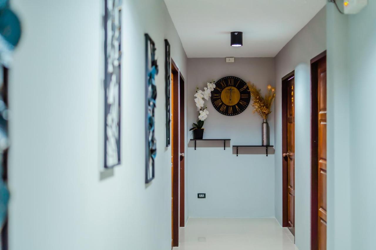 Time Out Hotel Patong Екстер'єр фото