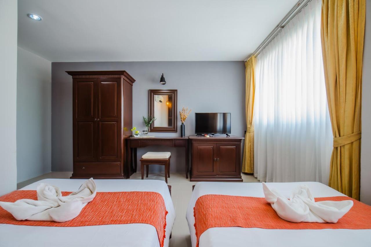 Time Out Hotel Patong Екстер'єр фото