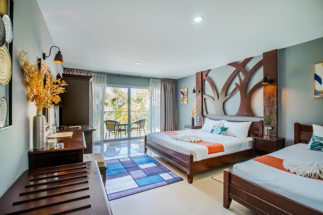 Time Out Hotel Patong Екстер'єр фото