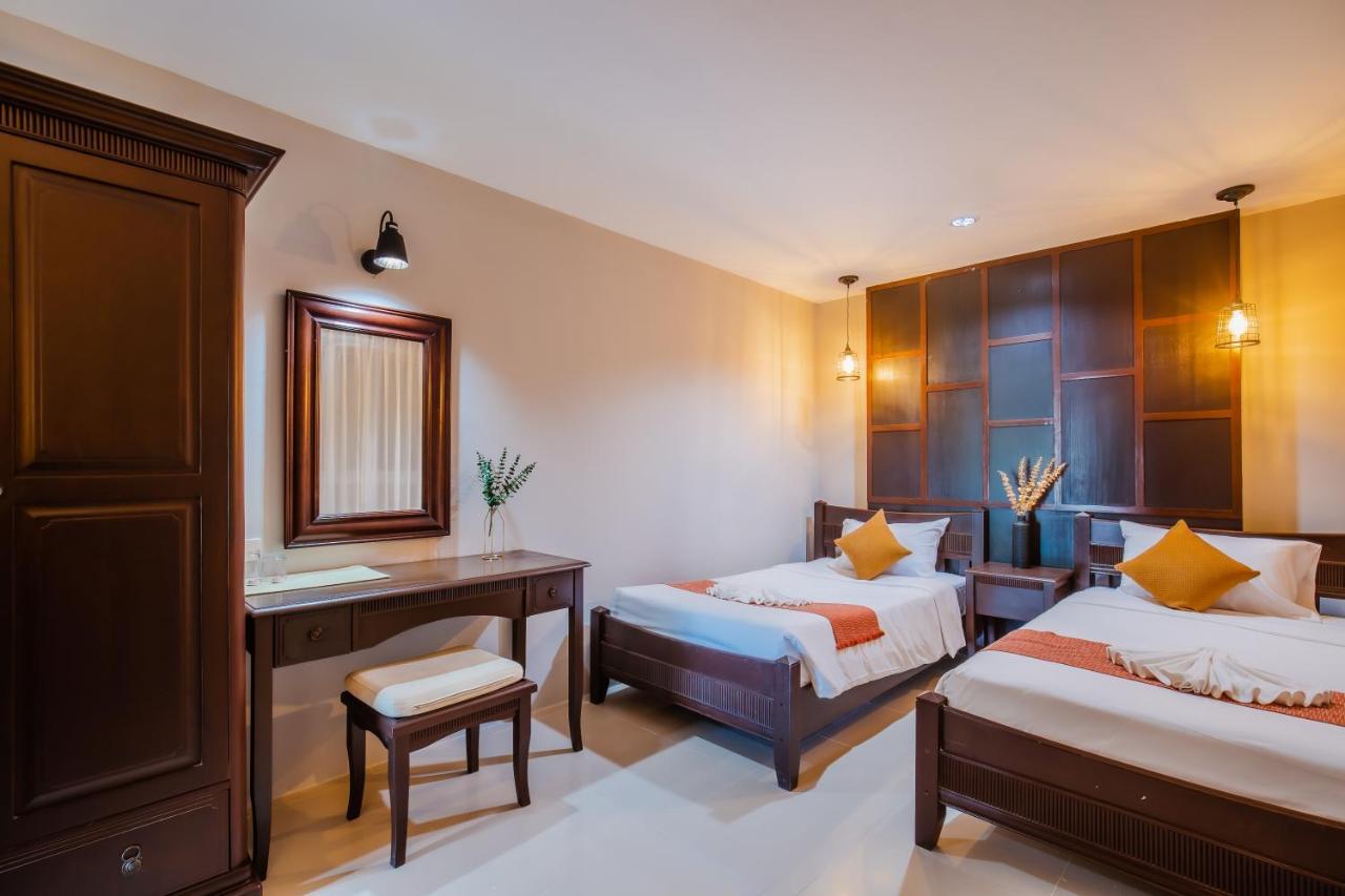 Time Out Hotel Patong Екстер'єр фото
