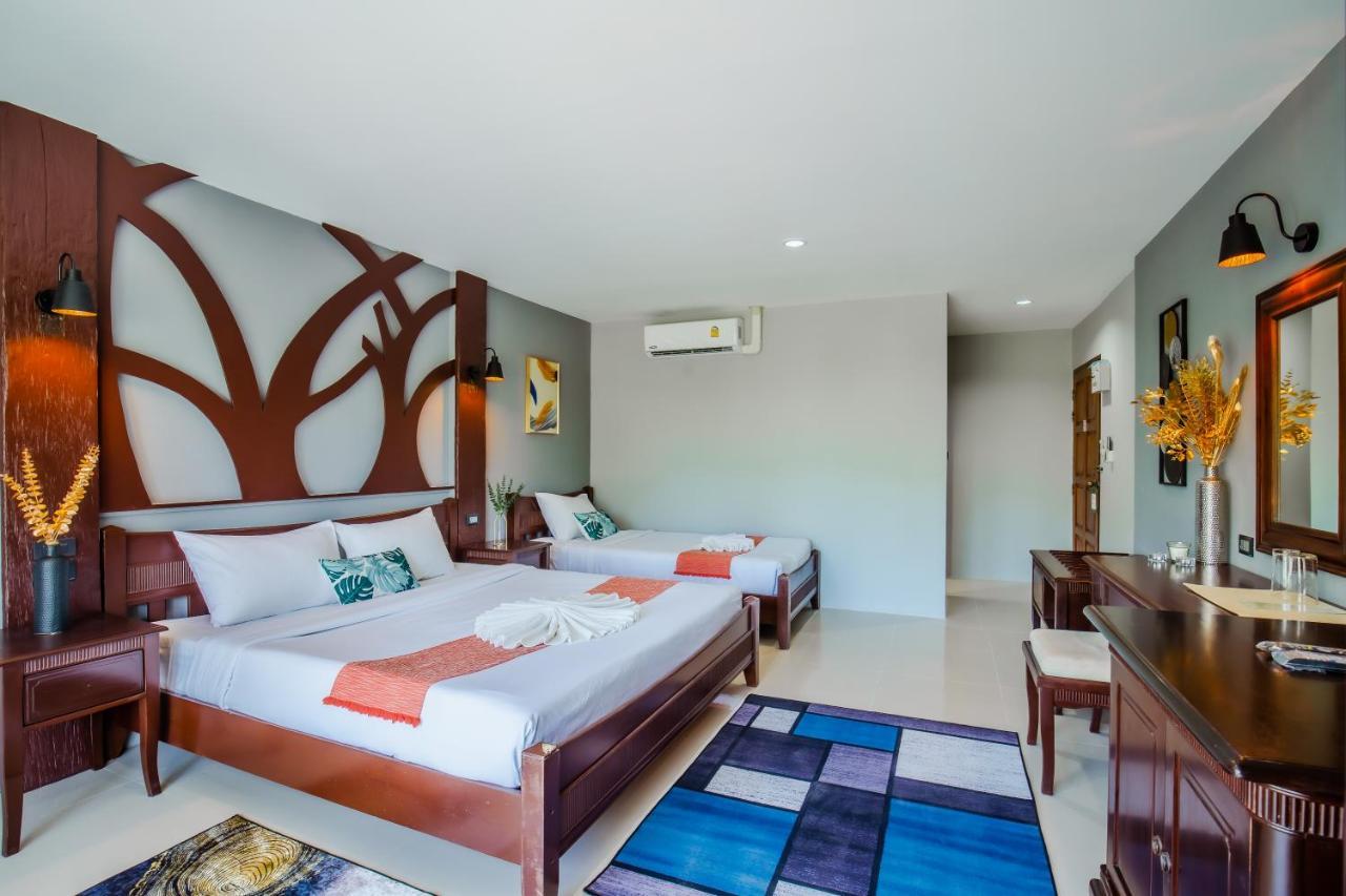 Time Out Hotel Patong Екстер'єр фото