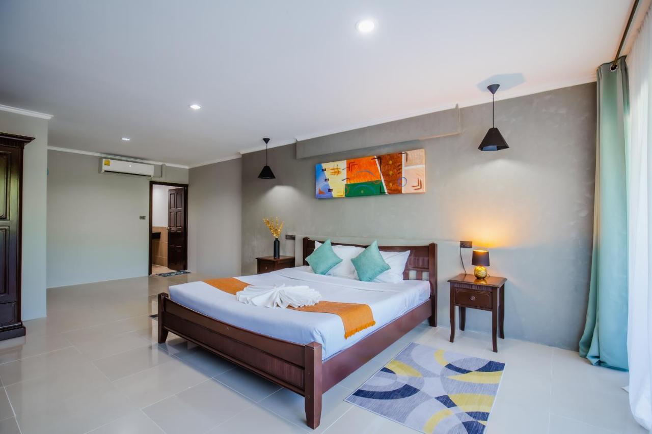 Time Out Hotel Patong Екстер'єр фото