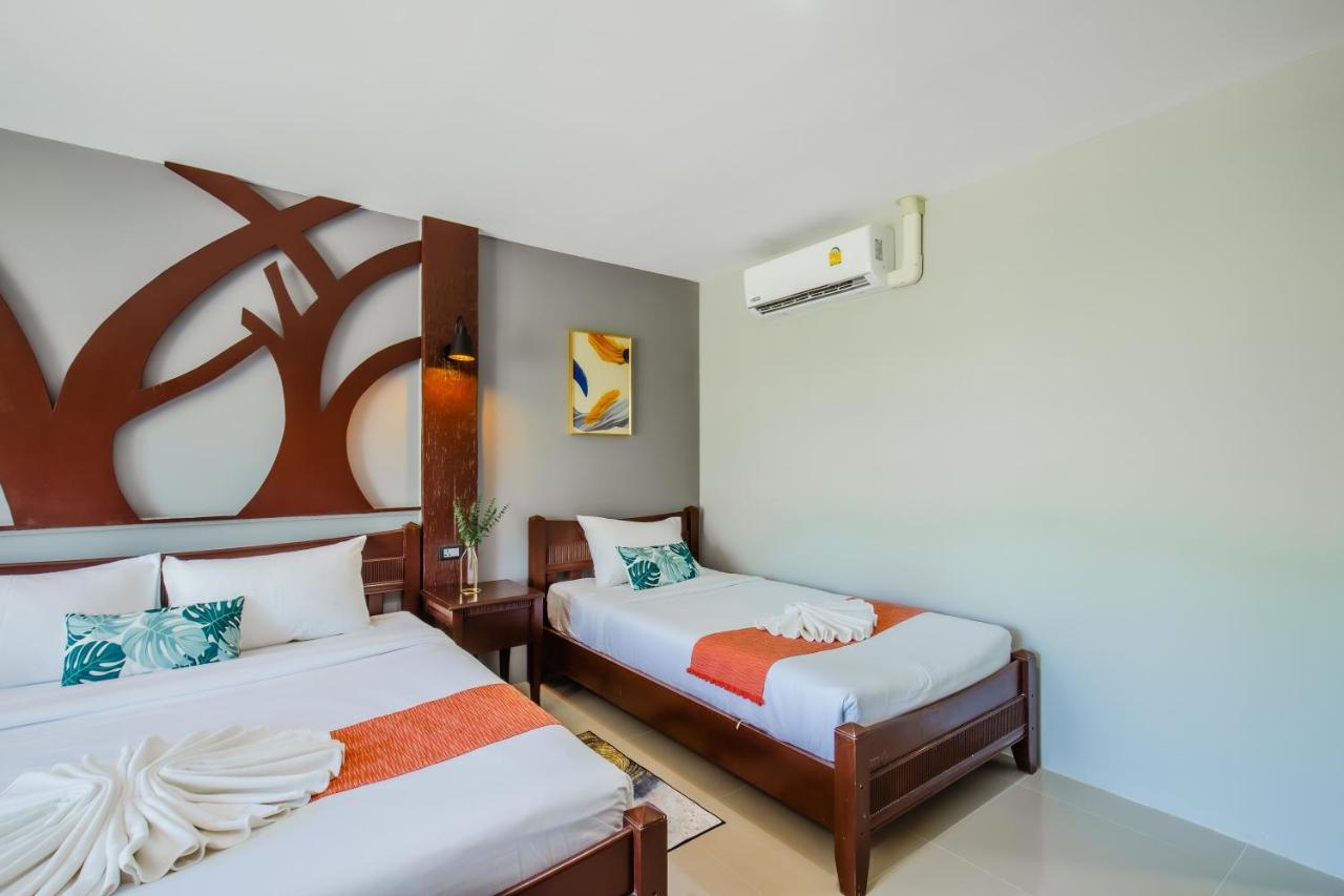 Time Out Hotel Patong Екстер'єр фото